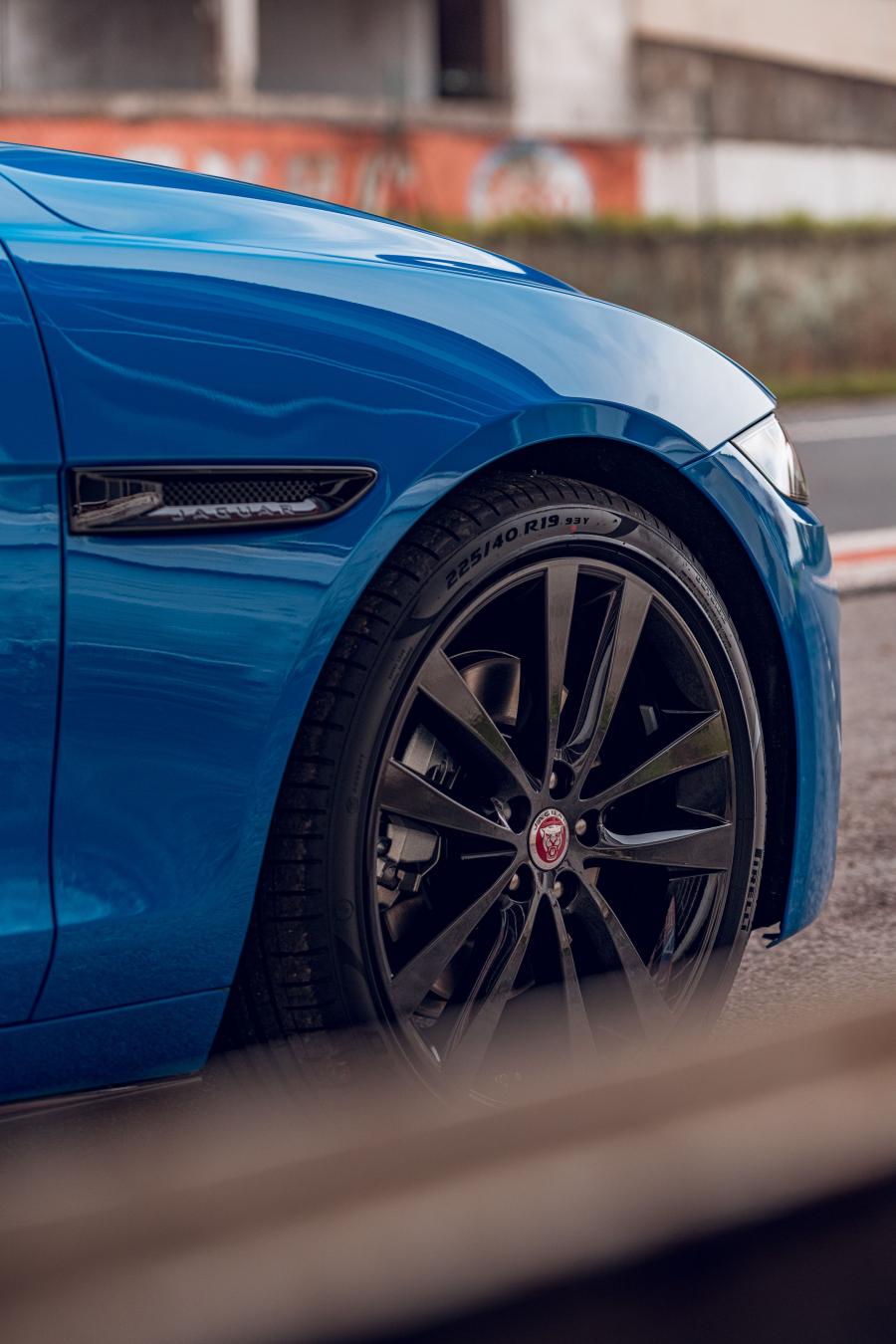 Детали экстерьера Jaguar XE R-Dynamic Reims Edition 2020 года  (UK) (фото 67 из 84)
